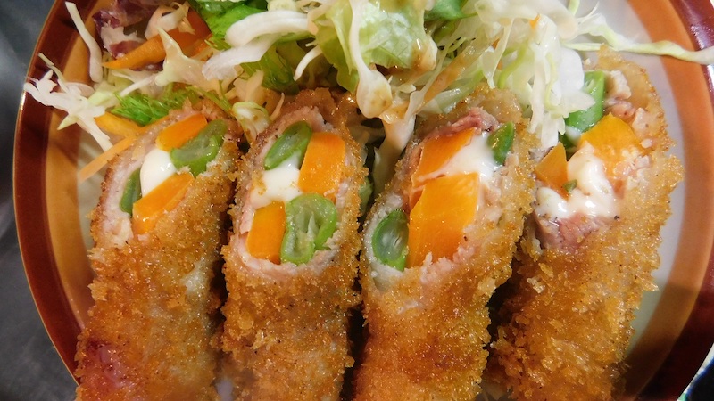野菜とチーズの肉巻きフライ