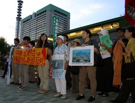 防衛施設庁抗議（2004年8月9日）
