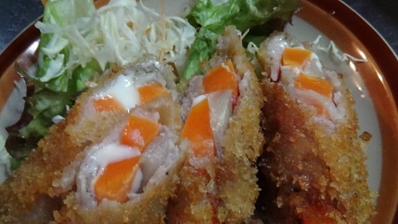 野菜とチーズの肉巻きフライ