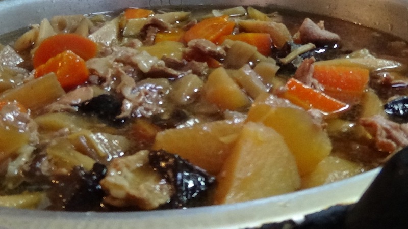 豚肉入り根菜のうま煮