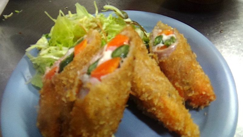 野菜とチーズの肉巻きフライ